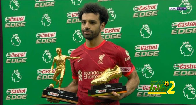 محمد صلاح يتسلم جائزتي الحذاء الذهبي و”مستر أسيست”