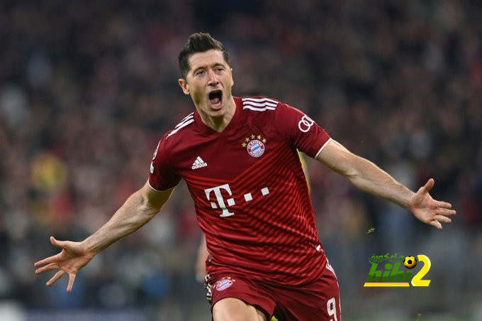 رئيس بايرن السابق يسخر من عروض برشلونة لضم ليفاندوفسكي