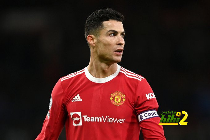الجميع يرفض التعاقد معه.. هل سيكمل رونالدو الموسم في يونايتد اضطراريًا ؟