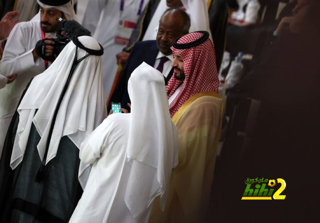 ولي العهد السعودي الأمير محمد بن سلمان يتفاعل مع المنتخب القطري