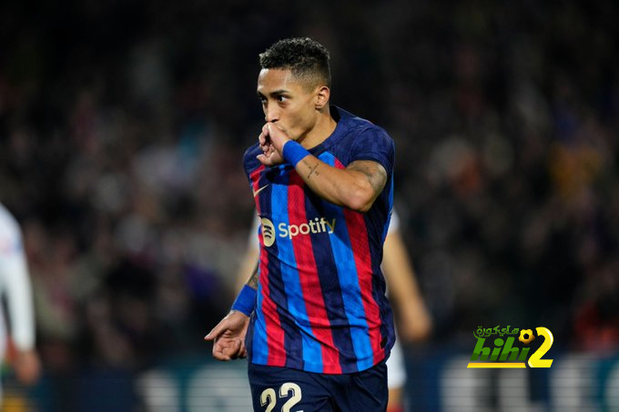 سبب واحد فقط يدفع جمهور برشلونة للصبر على رافينها