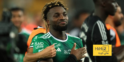 صورة: لاعب الاهلي ماكسيمان يجلد أحد الجماهير.. “بيع نظارات أحسن لك”