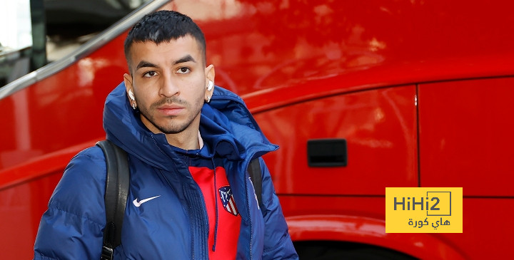 فريق أتليتكو مدريد يصل ملعب برشلونة قبل القمة