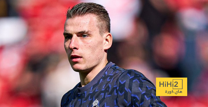 جمهور ريال مدريد يهتف للاعبين لحظة دخول ملعب فاييكاس