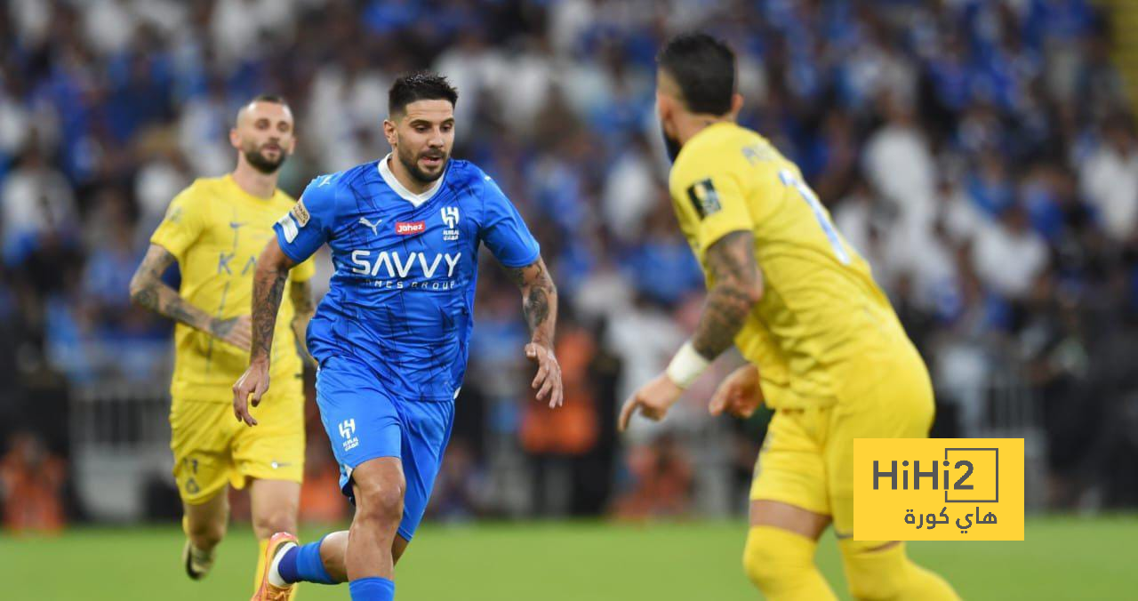 الهلال يتقدم أمام النصر بهدف في الشوط الأول