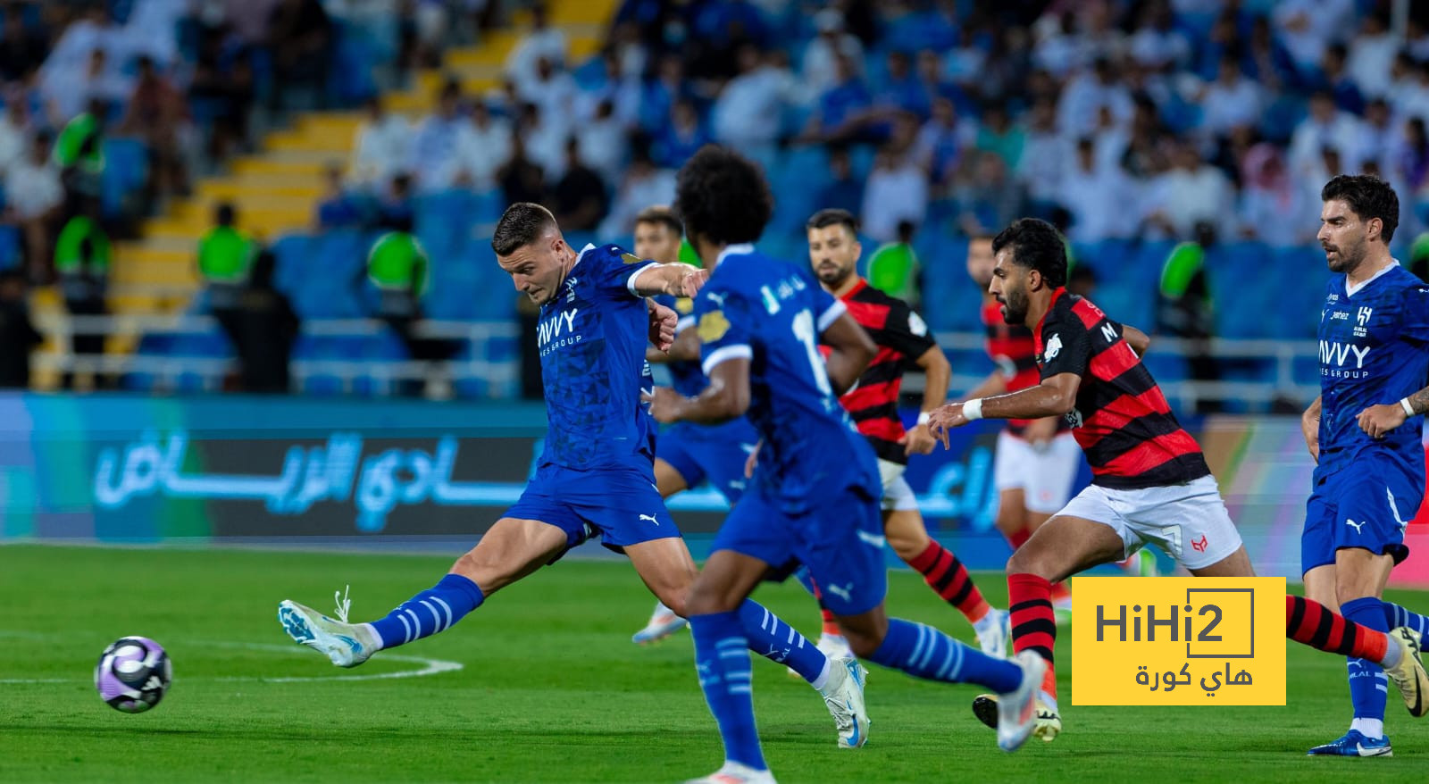 شوط أول سلبي بين الهلال والرياض