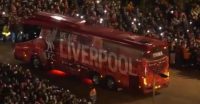 فيديو.. استقبال كبير لحافلة ليفربول خارج ملعب الأنفيلد