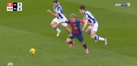 فيديو.. لحظة طرد مدافع ريال سوسيداد أمام برشلونة