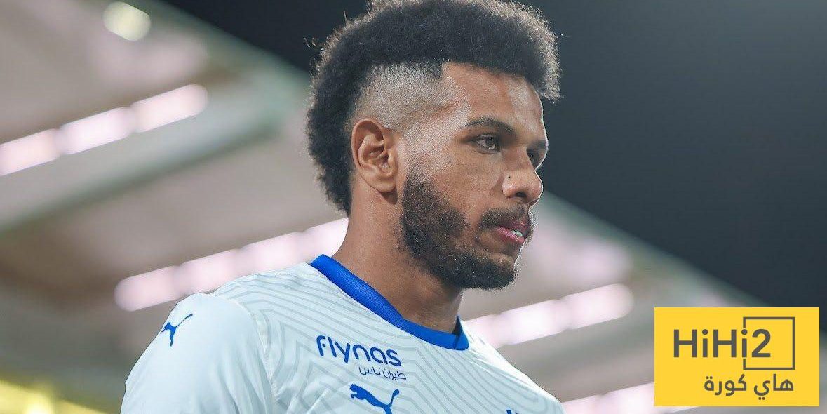 أسطورة الهلال يفتح النار على البليهي