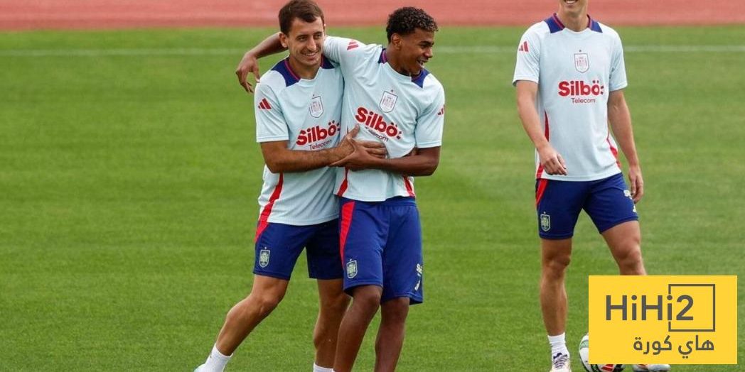 فيديو: لامين يامال يحاول إقناع زملائه في المنتخب انها ركلة جزاء