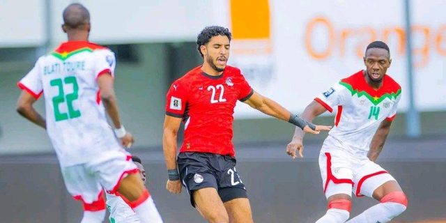 عاجل: التشخيص المبدئي لإصابة عمر مرموش ومدة غيابه المتوقعة