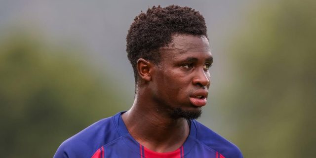 برشلونة يقترب من تجديد عقد موهبته