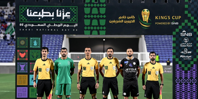 فيديو : الحكم يصدم الشباب !