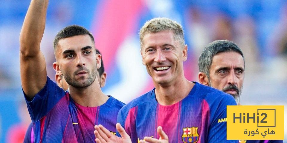 قرار مؤجل في برشلونة بشأن ليفاندوفسكي