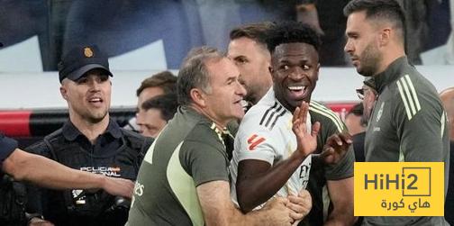 صورة.. كارلوس نافال يسخر من فينيسيوس في الكلاسيكو