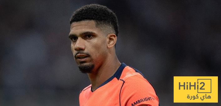 أراوخو يعود لدفاع برشلونة