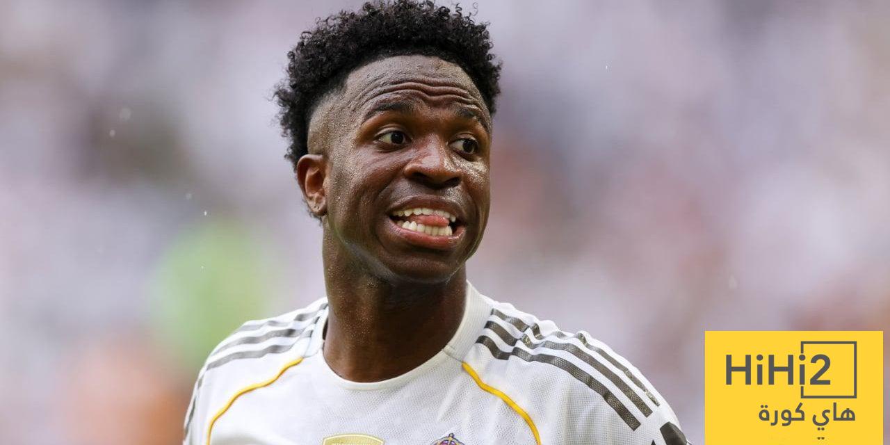 صورة  : مشجع لريال مدريد يوجه رسالة قوية إلى فينيسيوس