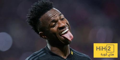 صورة.. كلمات فينيسيوس لـ كاريراس بين شوطي مباراة فالنسيا