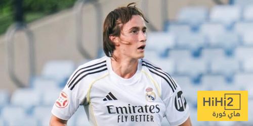 أربيلوا يلقي الكرة في ملعب خوان مارتينيز