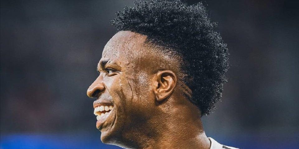 فينيسيوس يريد الحصول على راتب كريستيانو رونالدو!