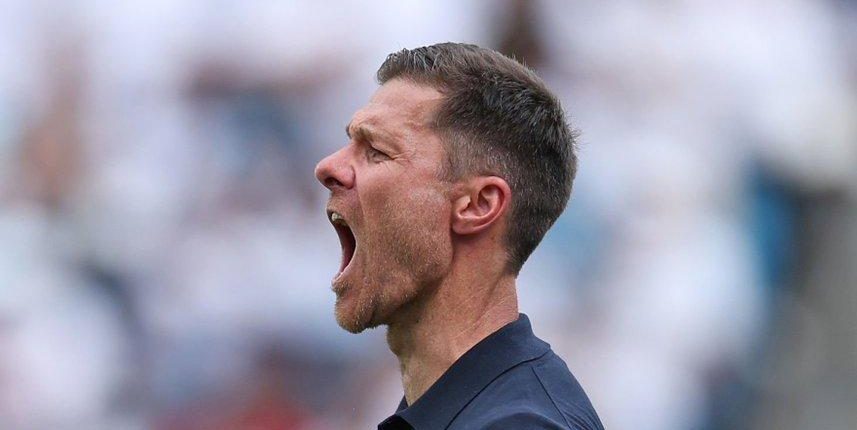 تشابي ألونسو لا يزال يحظى بدعم غرفة الملابس