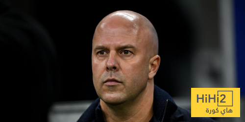 سلوت يطلب ثلاث صفقات عاجلة