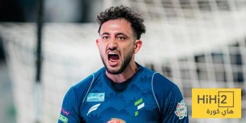 عين على فارغاس في مباراة الأهلي عين على فارغاس في مباراة الأهلي