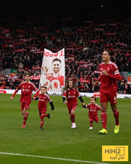 تعليق سلوت على مرافقة فان دايك لأبناء جوتا قبل مباراة وولفرهامبتون 2 تعليق سلوت على مرافقة فان دايك لأبناء جوتا قبل مباراة وولفرهامبتون 1