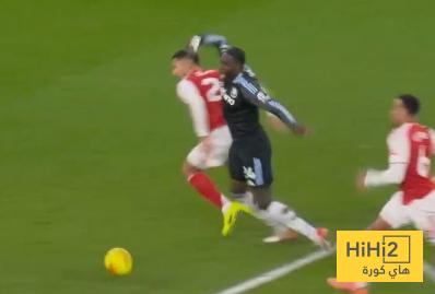 الحكم يرفض احتساب ركلة جزاء لـ أستون فيلا أمام أرسنال.. صور 4 الحكم يرفض احتساب ركلة جزاء لـ أستون فيلا أمام أرسنال.. صور 3