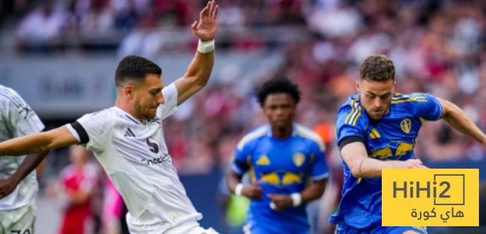 مقارنة دفاعية بين ليدز و مانشستر يونايتد في الشوط الأول