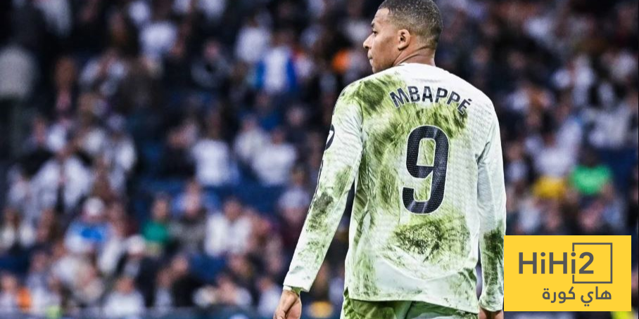 مبابي.. تمثال من طين!