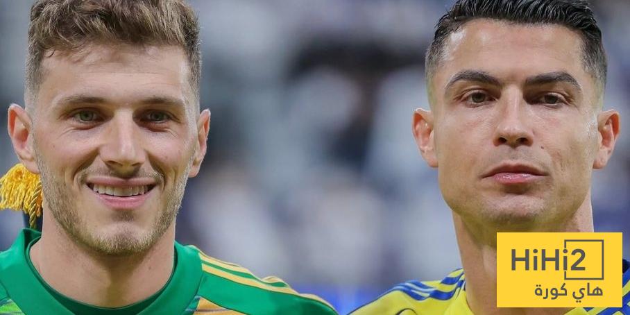 الهلال يؤجل رحيل حارس النصر !