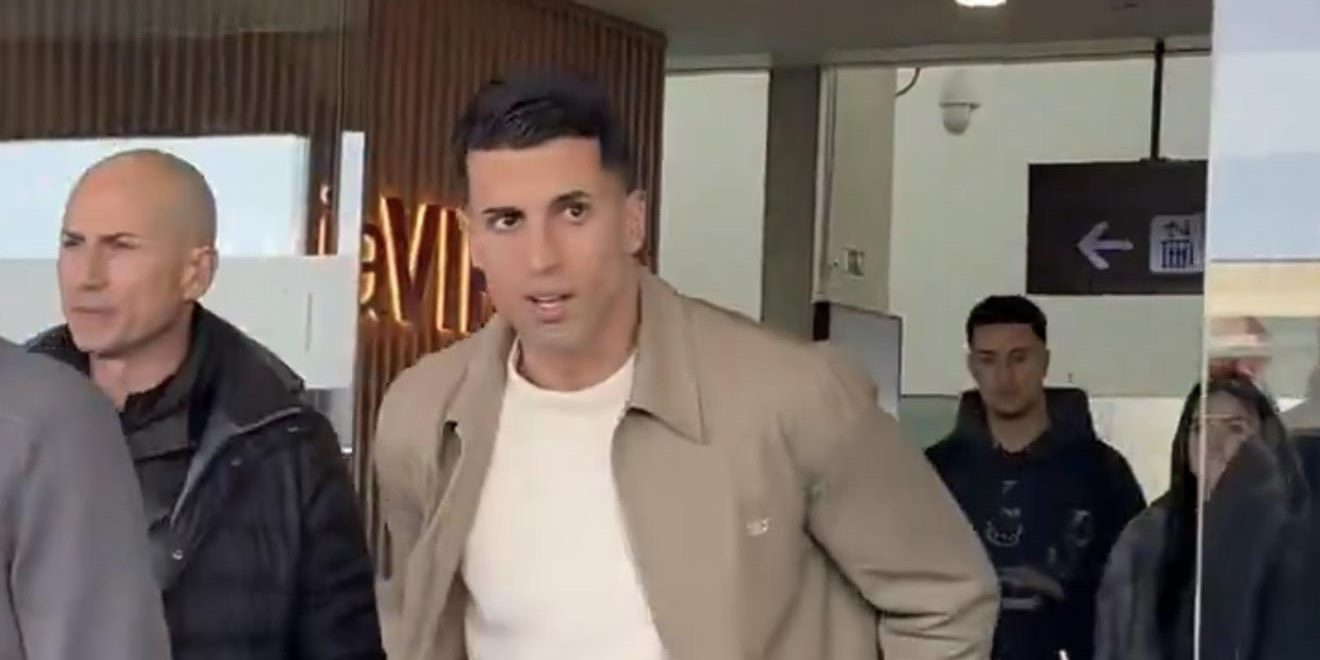 عاجل.. وصل كانسيلو إلى برشلونة