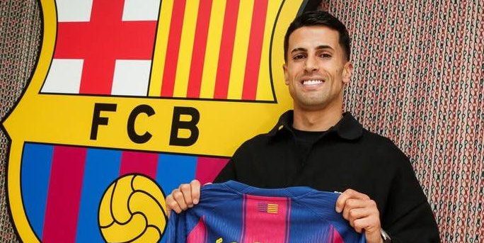 فليك يكشف موقف كانسيلو من اللعب أمام راسينغ سانتدير غدا