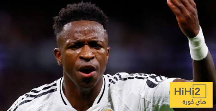 صورة.. ريال مدريد يدعم المهرج والجمهور يرد في الملعب