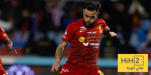 عين على نانديز في مباراة الهلال