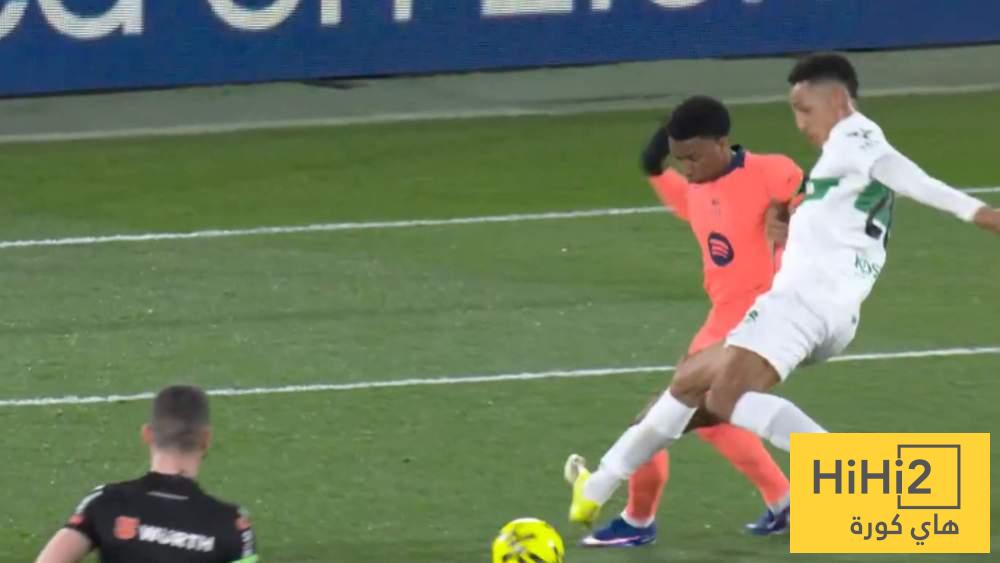 جدل تحكيمي جديد في برشلونة