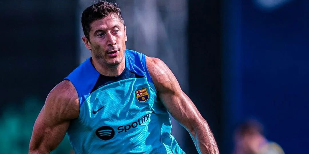 برشلونة يدرس تجديد عقد ليفاندوفسكي بشروط جديدة