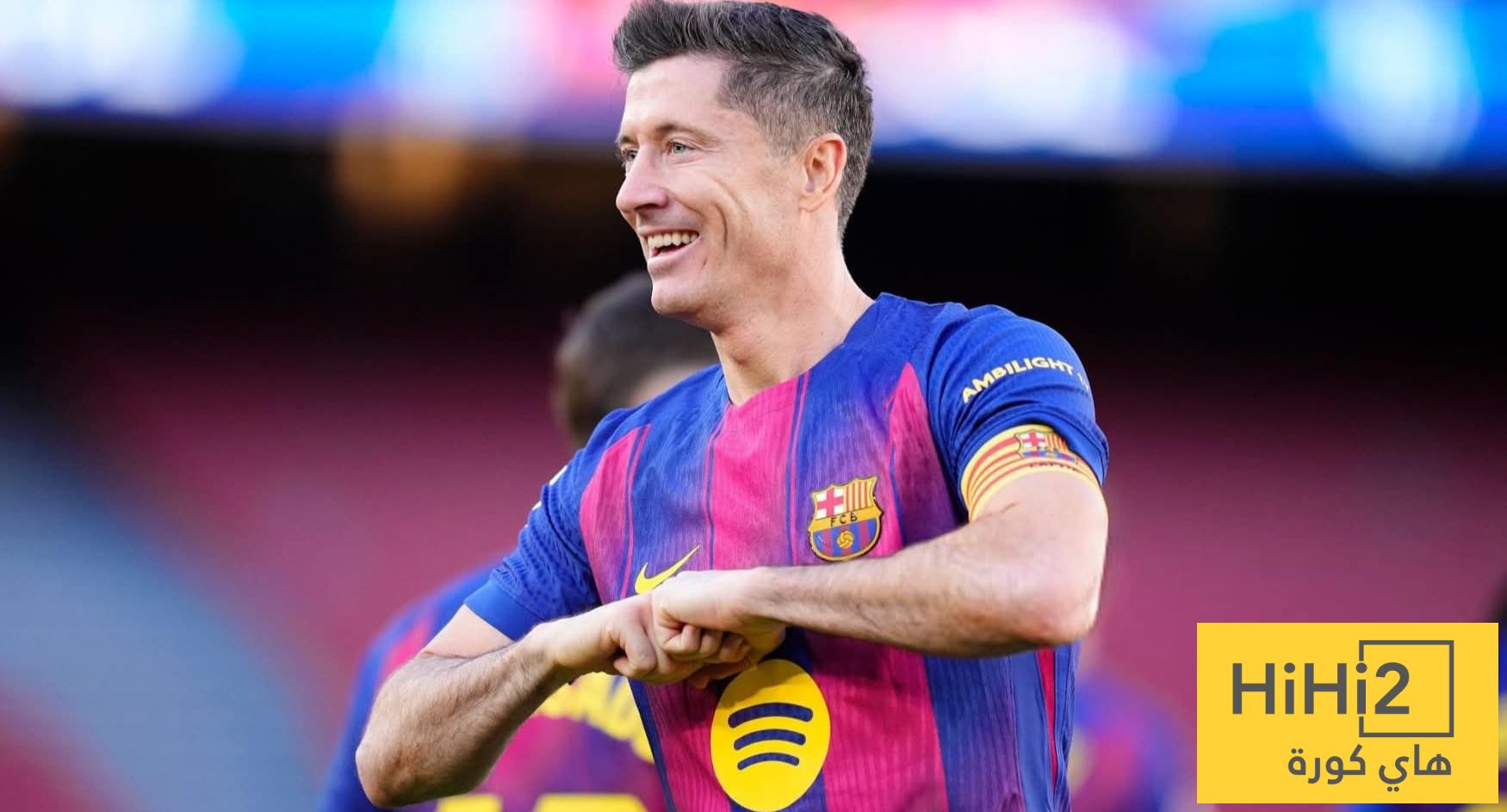 ليفاندوفسكي يقترب من أساطير برشلونة