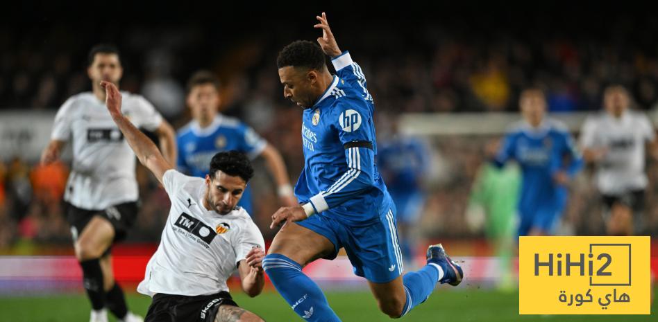 إهانة مبابي ووالدته سلوك طبيعي..!