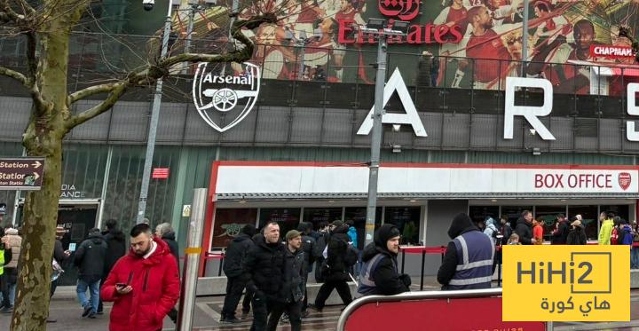 الجماهير تتوافد على ملعب أرسنال قبل لقاء ويغان