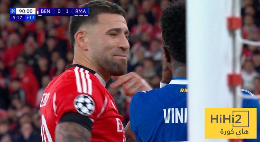 صورة: أوتاميندي يوجه اشارة استفزازية لفينيسيوس