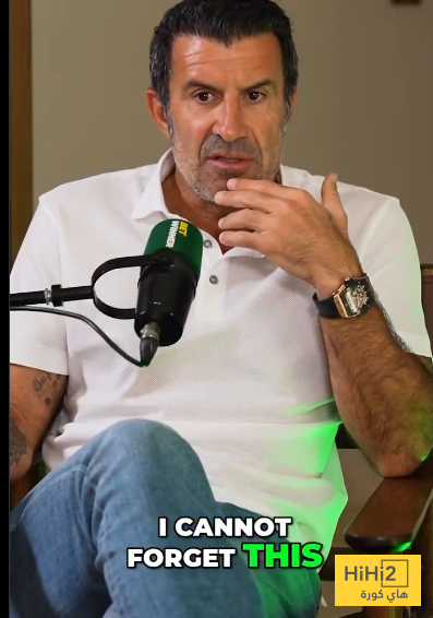 لويس فيغو : لا يمكن نسيان ما حدث لي من مشجعي برشلونة 1