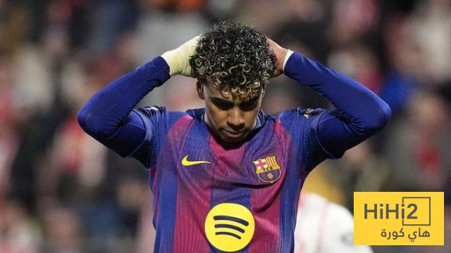 صورة :  لامين يامال يتناول الماء بعد التبديل …! هل اكمل الصيام ام اضطر للإفطار …؟!