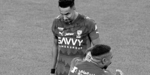 لاعب الهلال عبء فني !