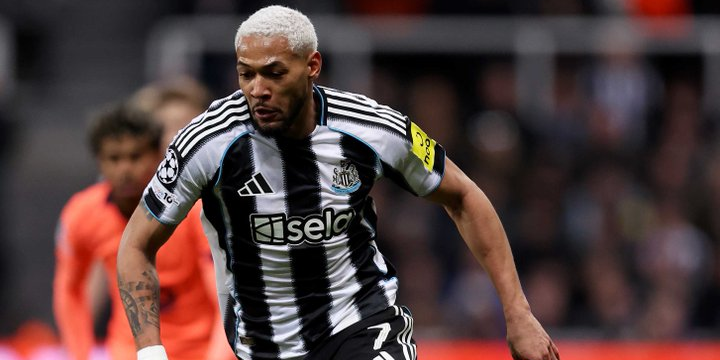 التسلل يحرم نيوكاسل من الهدف الاول امام برشلونة