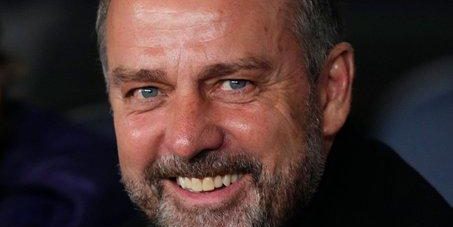 فليك يرفض الحديث عن تجديد عقده مع برشلونة