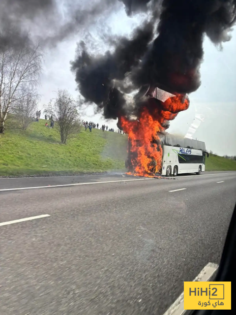 صورة – حريق حافلة مشجعي مانشستر سيتي 4 صورة – حريق حافلة مشجعي مانشستر سيتي 3