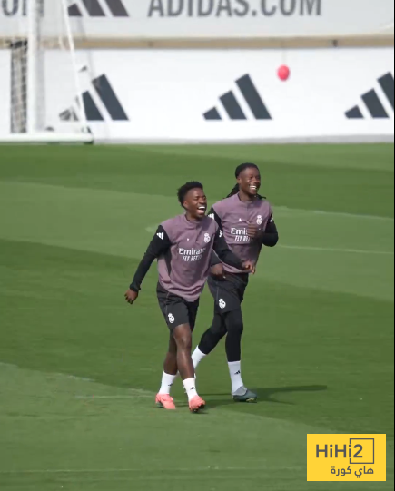 صور ..  فينيسيوس يحرج أرنولد في التدريبات والجميع يضحك 19