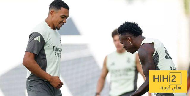 صور .. فينيسيوس يحرج أرنولد في التدريبات والجميع يضحك 2 صور .. فينيسيوس يحرج أرنولد في التدريبات والجميع يضحك 1